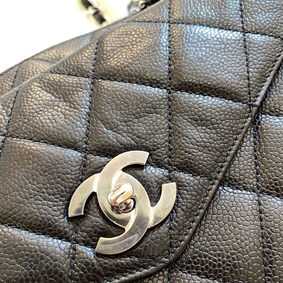 Authentic vintage Chanel caviar CC logo chain shoulder bag - Picture 2 of 16